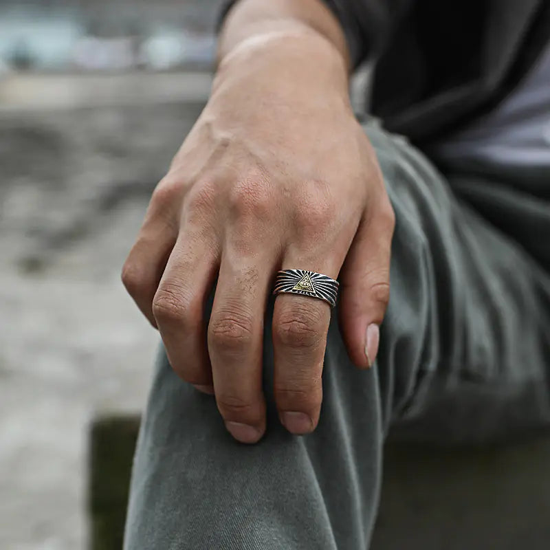 Vintage Grass Pattern Eye Ring for Men